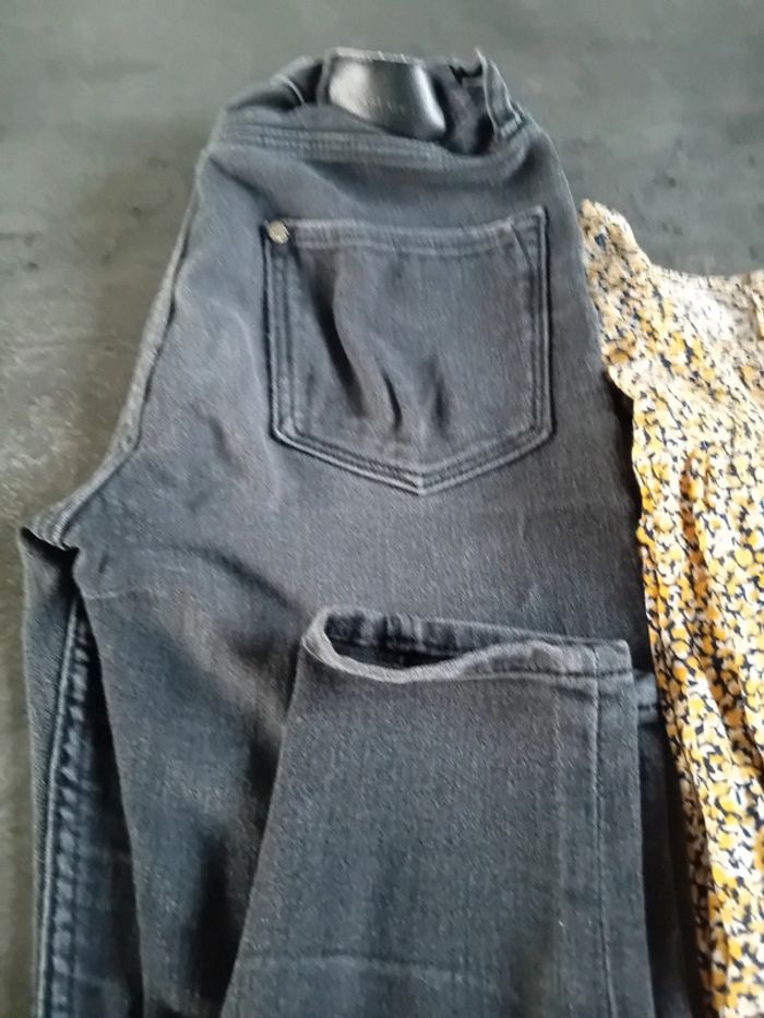 Lot de 7 articles 3 tee-shirts, une chemise, un pantalon, une jupe et un short - photo numéro 4