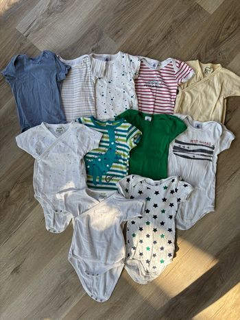 Lot body garçon taille 12 mois Multimarques