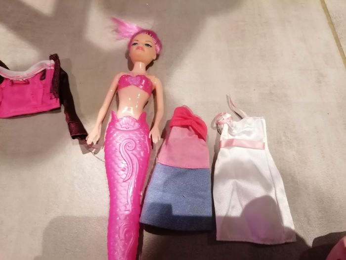 Lot poupée et tenue - photo numéro 3