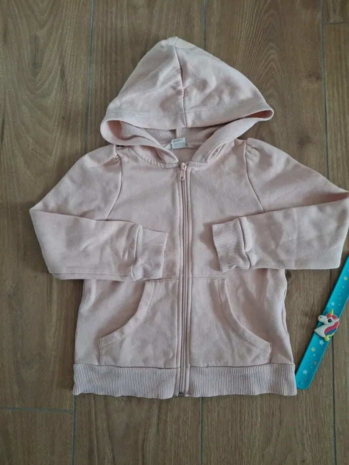 Sweat zippé H&M 6 ans très bon état