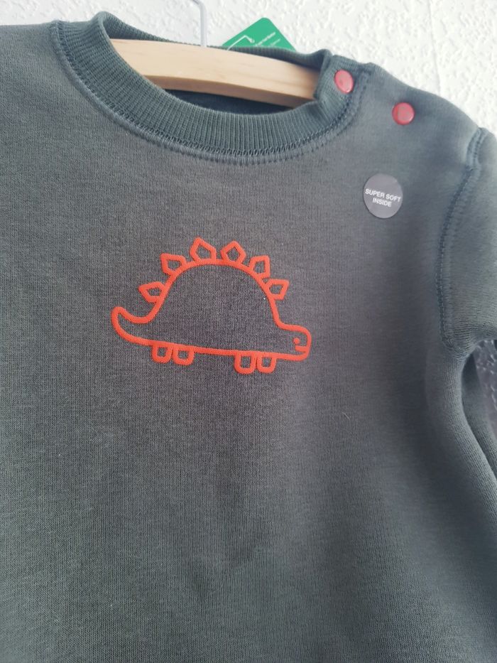 Zeeman - Sweat / pull col rond, longues manches - Dinosaure - Neuf avec étiquette ! (9 mois) - photo numéro 2