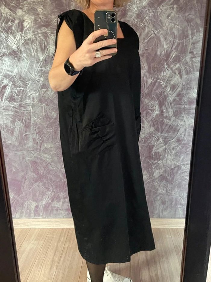 Superbe robe longue noire généreuse - photo numéro 2