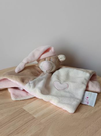 Doudou ours beige bonnet rose Manon et Valentin