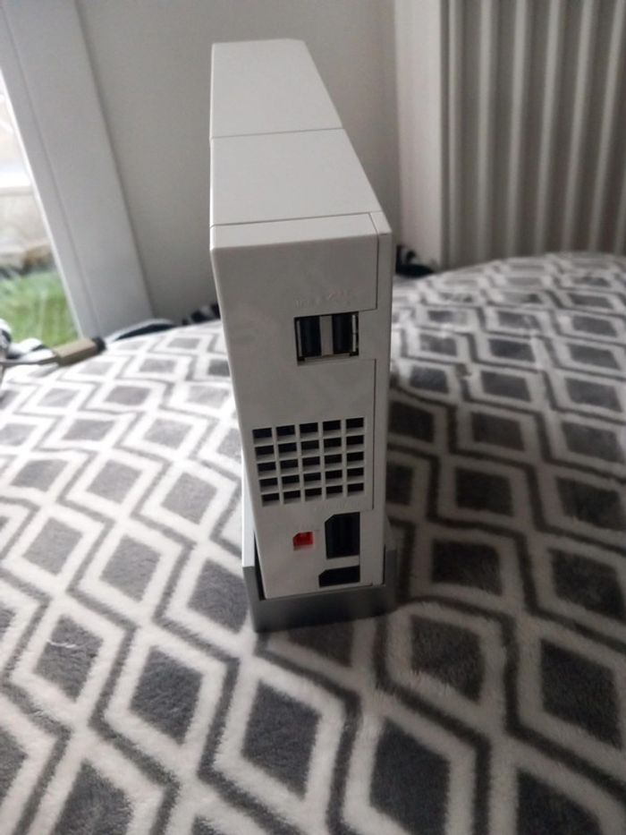 Wii blanche retroconpatible avec 3 jeux et câblage et volant - photo numéro 7