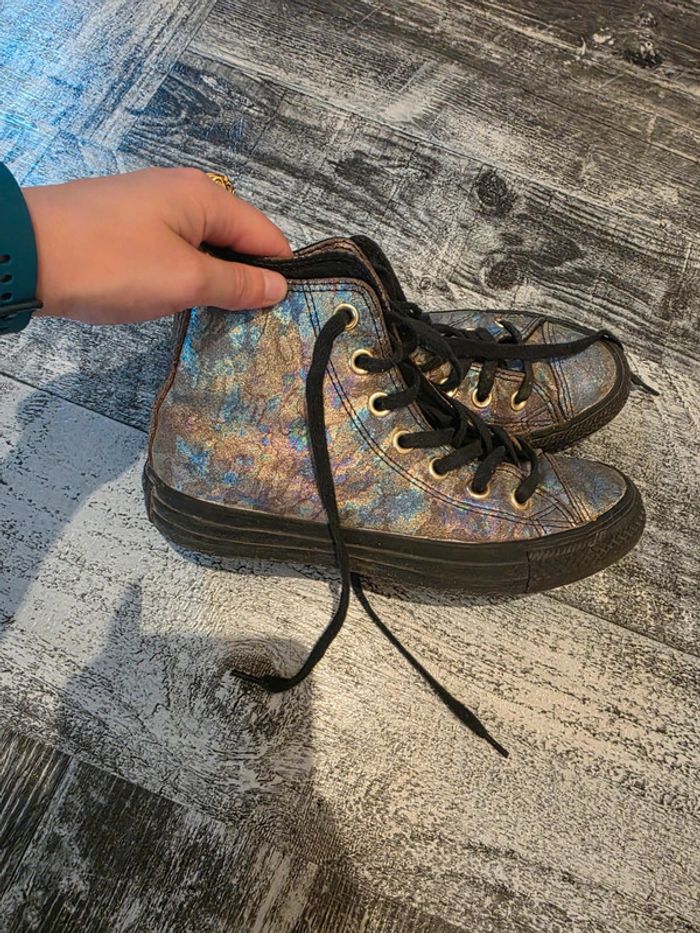 Converse femme holographique