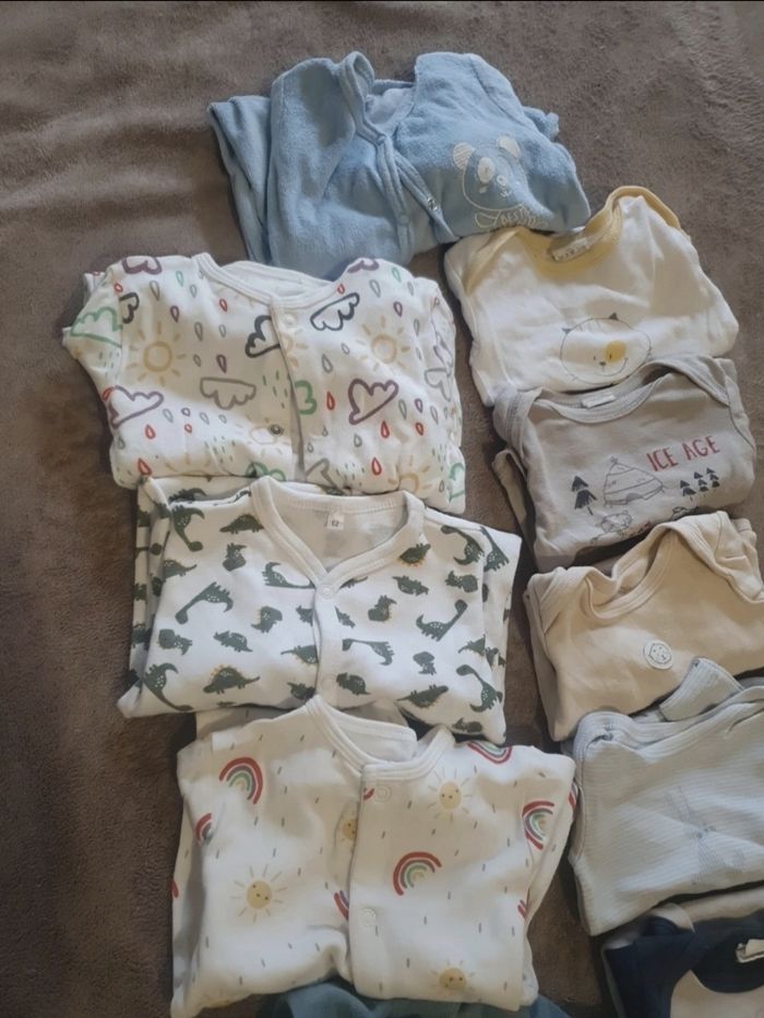 Pyjamas et bodys 3m - photo numéro 2