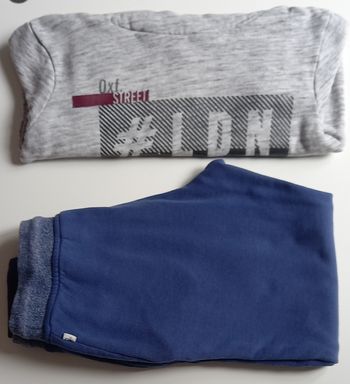 Sweat et pantalon  8 ans