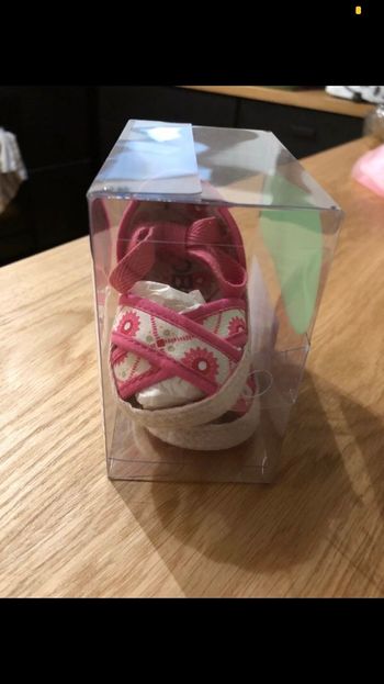 Chaussures okaidi rose 1/6 mois  neuves reçues en double