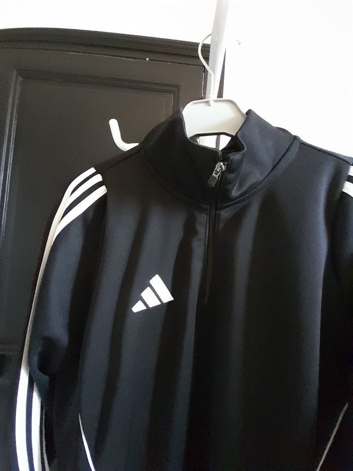 Haut Adidas taille S - photo numéro 2