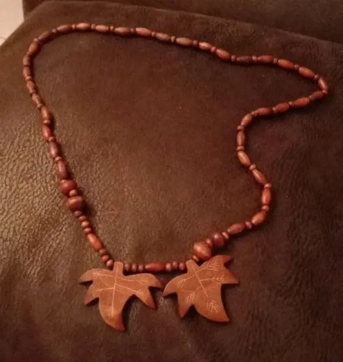 Collier en bois avec feuille d automne vintage - photo numéro 3