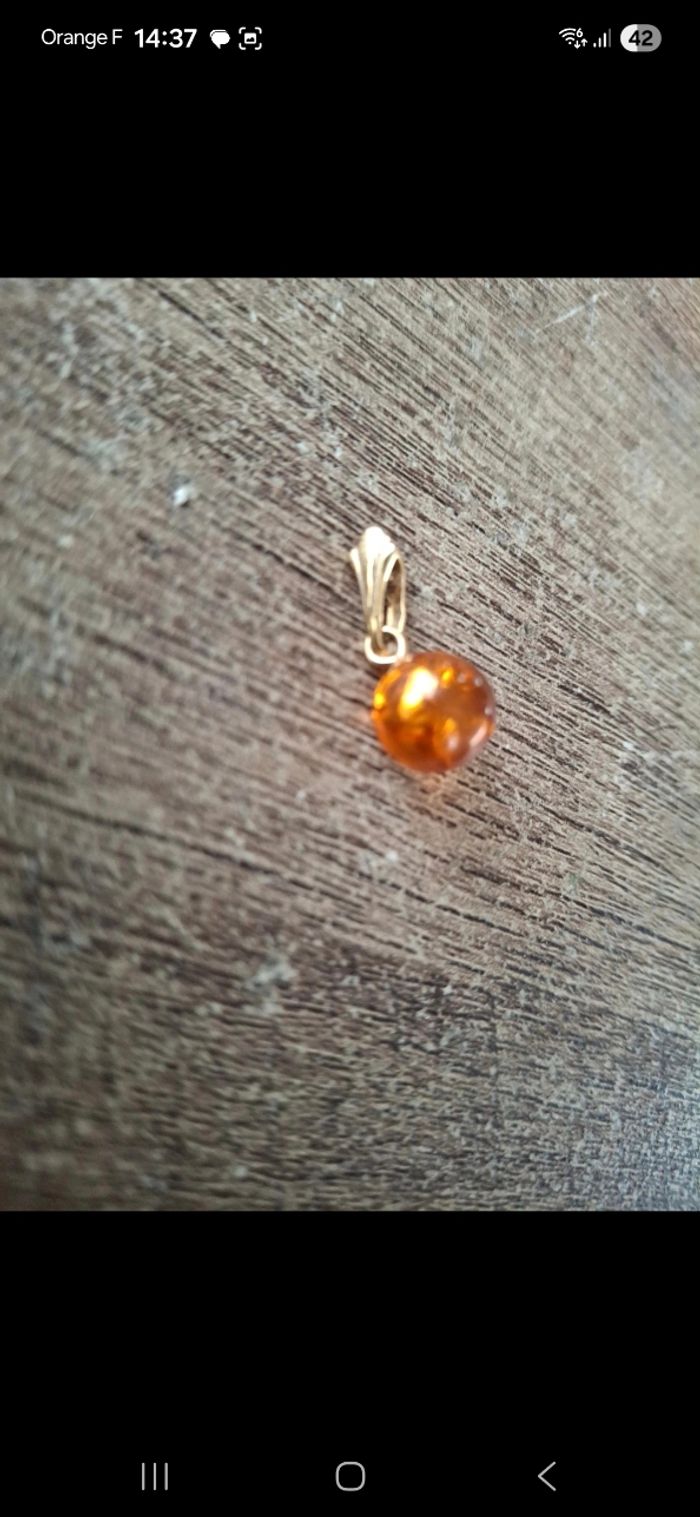 Pendentif perle en ambre