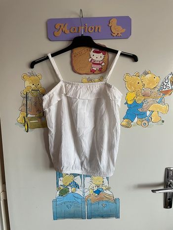 Top blanc à bretelles, taille Xs, marque Kiabi.