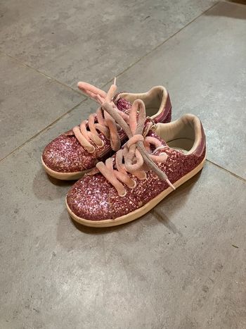 Baskets roses à grosses paillettes et lacets fantaisie, 33