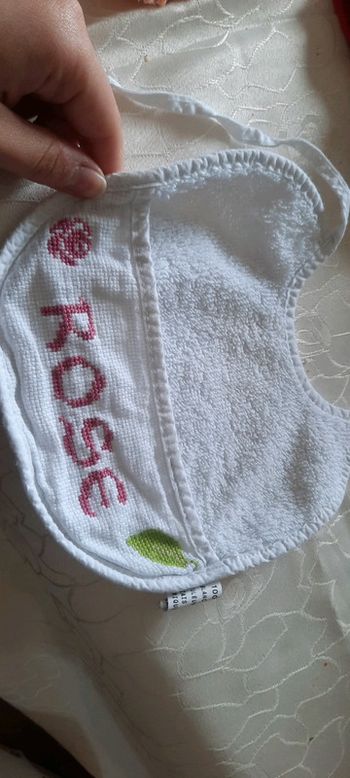 Petit bavoir broder main