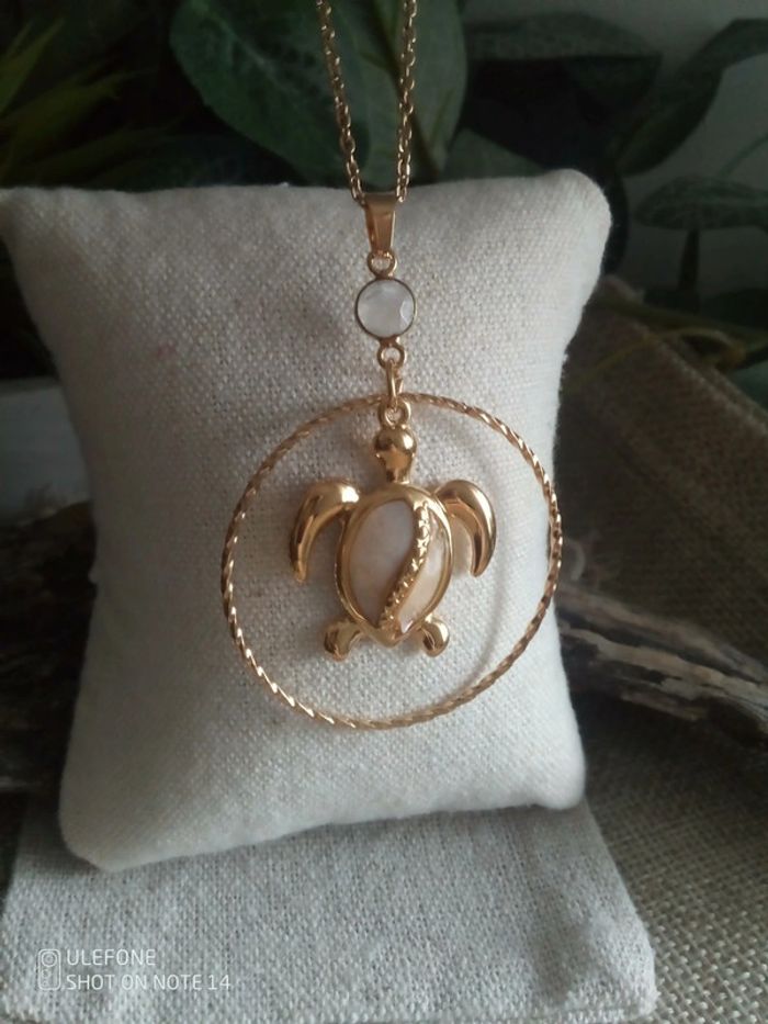 Collier tortue nacrée et pierre de lune