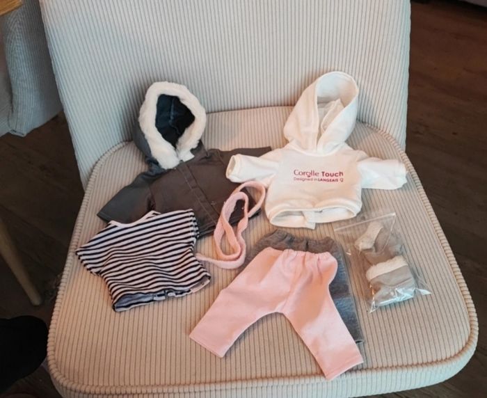 Lot vêtements de poupée corolle 36 cm.