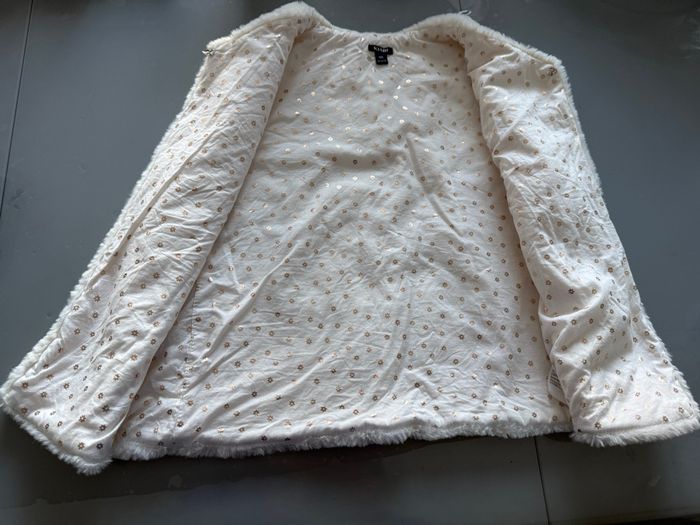Beau Gilet cardigan sans manches T 10 ans fille Kiabi couleur blanc Très bon état - photo numéro 9
