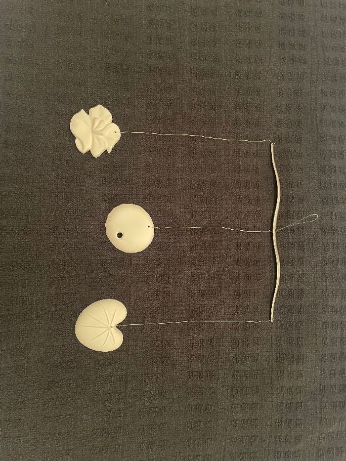 Suspente de Médaillons en Plâtre à Parfumer