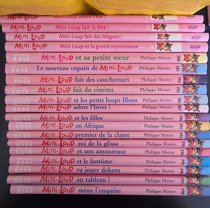 Lot de 19 livres mini loup