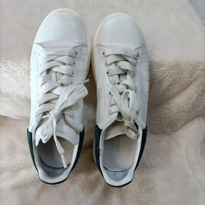 Baskets Alexander McQueen blanches et noir marine cuir pointure 41 tendance - photo numéro 5