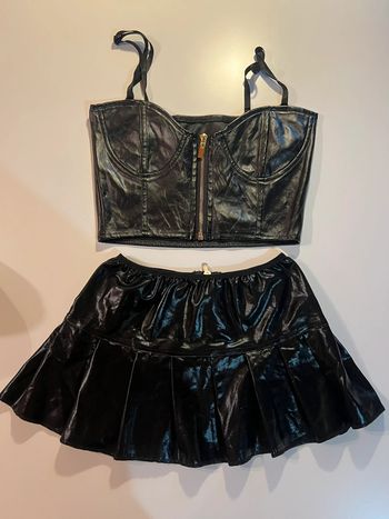 Tenue complète en simili