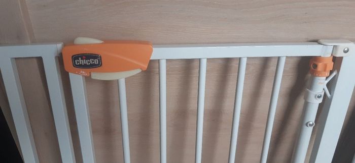 Barrière de sécurité enfant chicco night light 76-81 cm - photo numéro 2