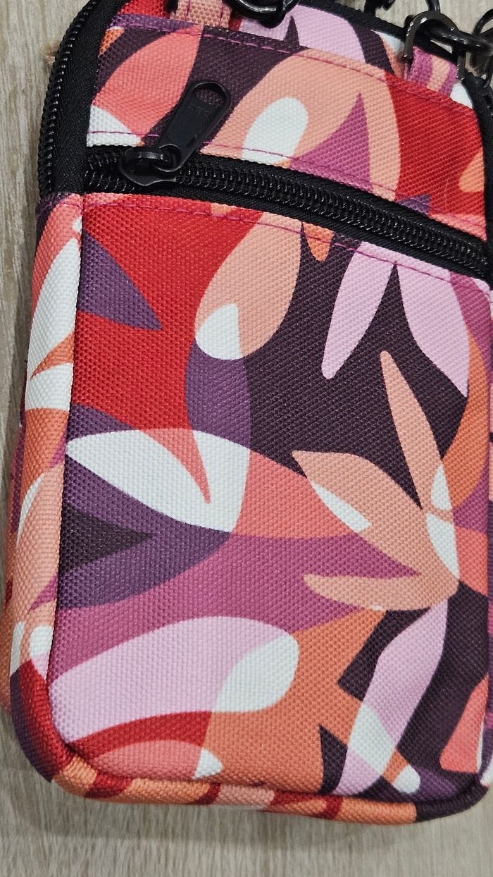 Porte téléphone Cabaïa neuf - photo numéro 4