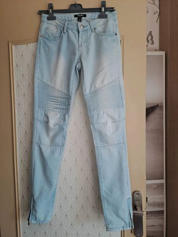 Jean femme clair slim Jennyfer 34 1 micro tâche sur une fesse