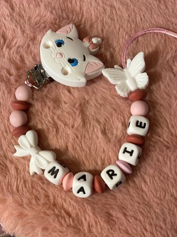 Attache tétine Marie