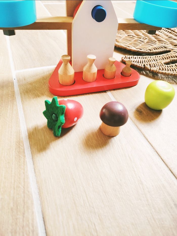 🍄 Balance marchand(e) fruits et légumes Montessori en bois - photo numéro 2