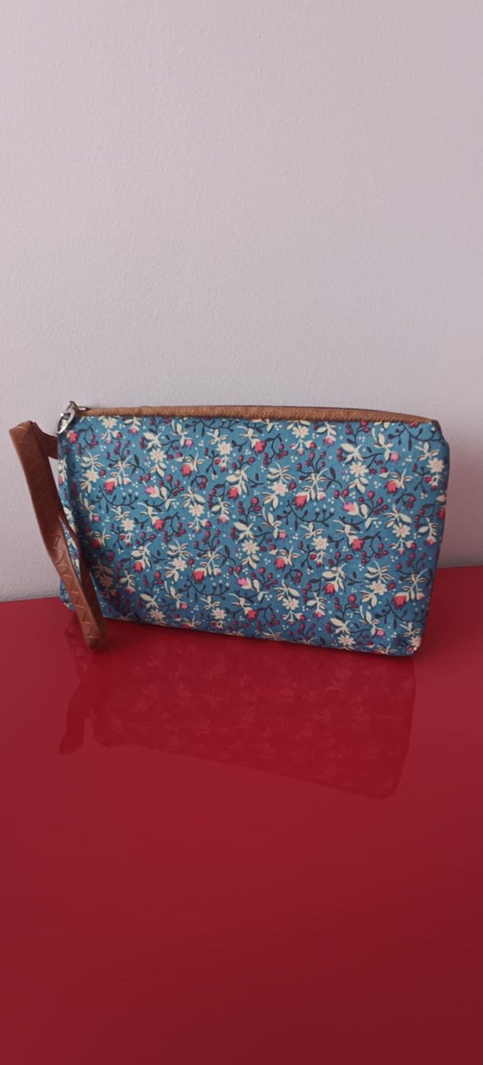 Pochette porte-monnaie imprimé floral  avec cordon de poignet - photo numéro 8