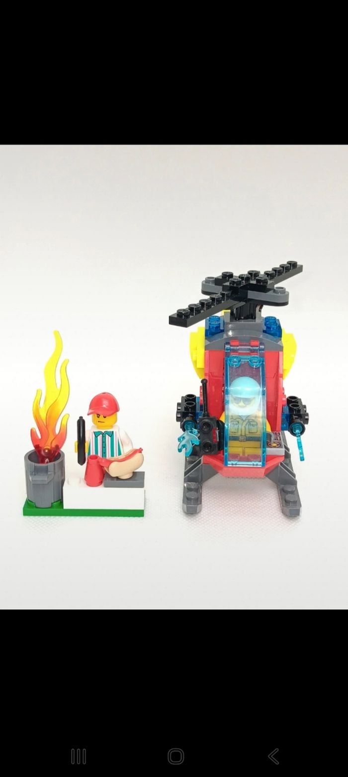 Figurine LEGO City Fire 60318 L’Hélicoptère des Pompiers
Complet - photo numéro 2