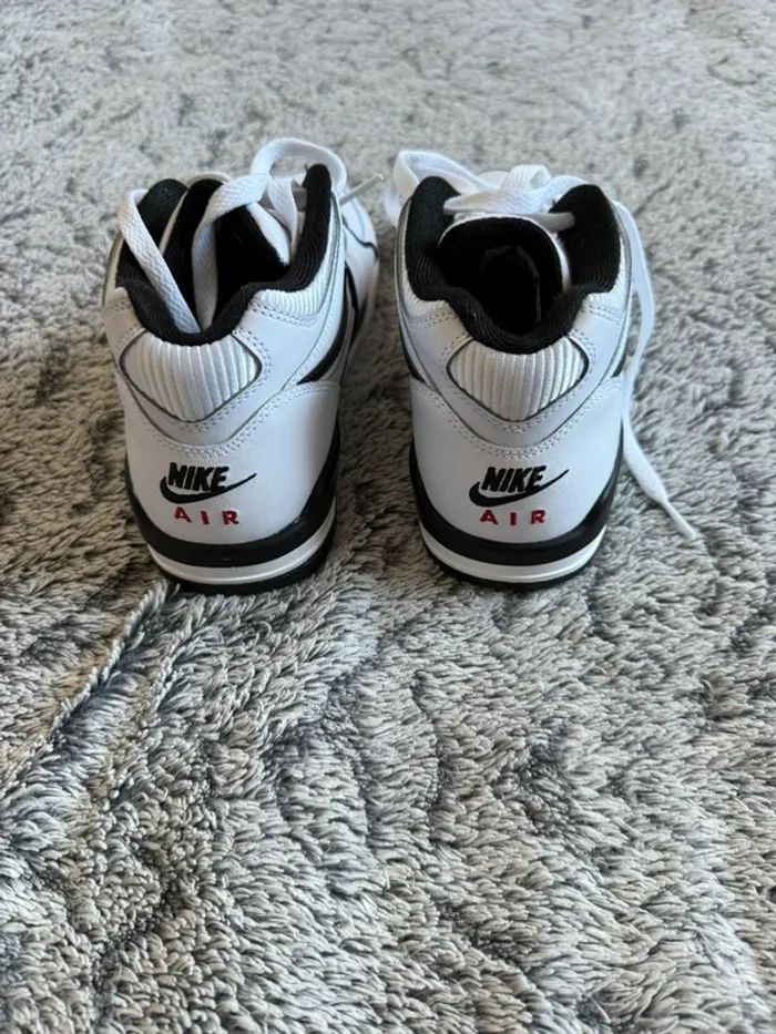 Baskets neuves Nike Air FLIGHT 89 GS - taille 38 - photo numéro 3