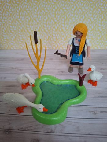 Figurine Playmobil Éleveuse fermière et ses oies