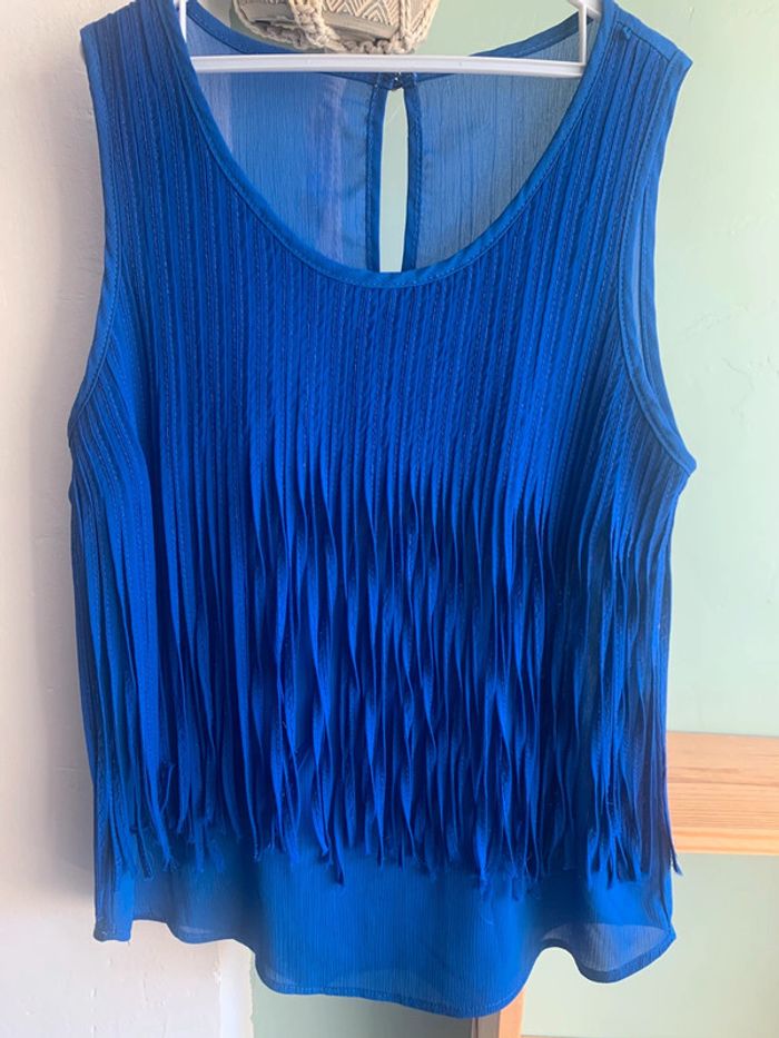 Débardeur bleu avec franges