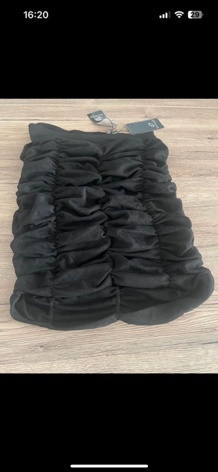 Jupe noire froncée – Taille M/L – Neuve avec étiquette
