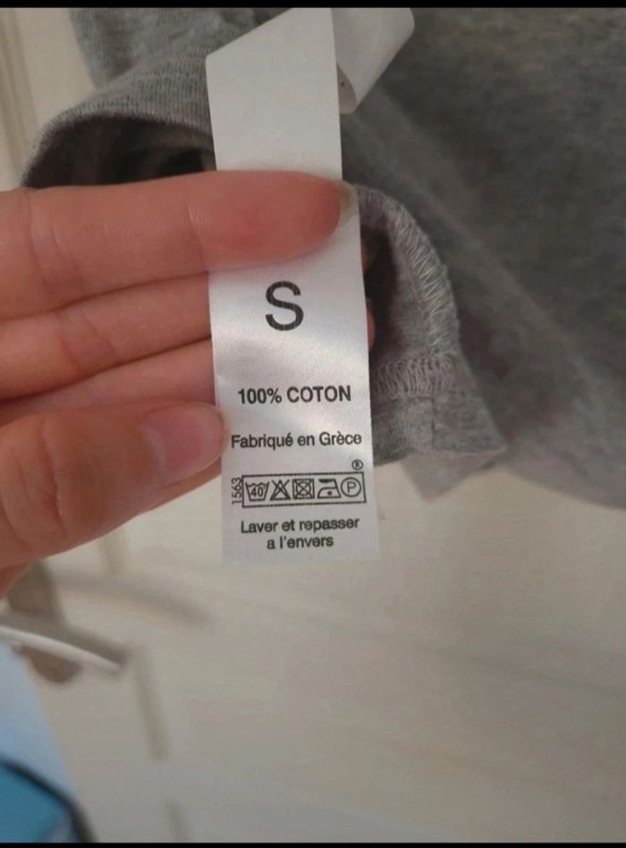 Neuf tee-shirt gris a motif femme collection u taille S/36 - photo numéro 5