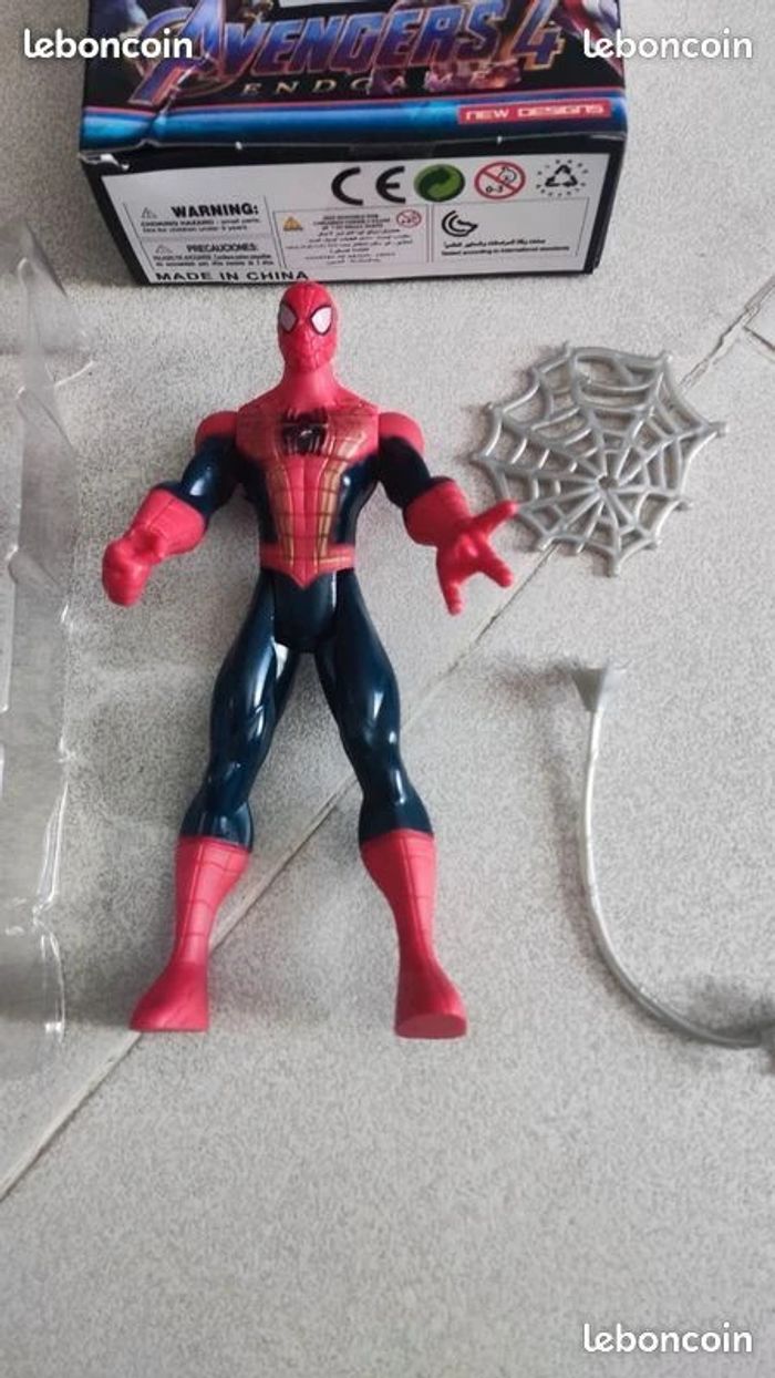 Figurine spiderman avengers lumineux 4 endgame - photo numéro 4