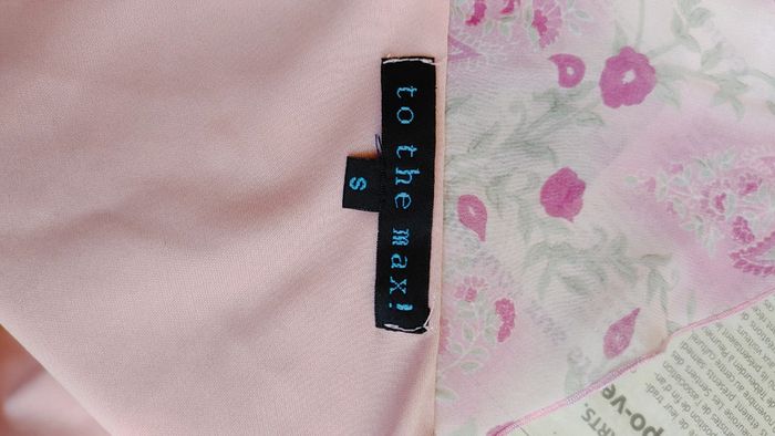 Très jolie tape bustier dos nu à nouer dans le dos couleur rose motif fleur très léger et féminin - photo numéro 8