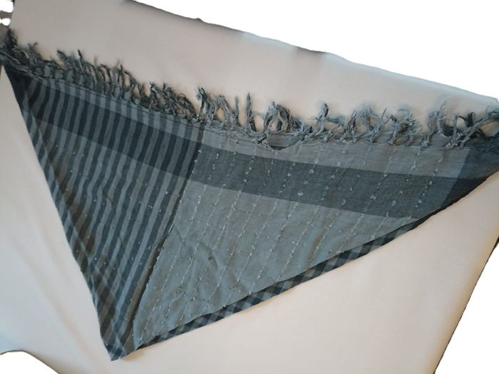 Foulard Chic et Polyvalent – Touche Finale à Vos Tenues ! - photo numéro 3