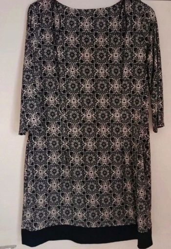 Robe très Bon Etat midi noire et crème  atmosphère 44 (40 a 44)