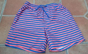 Short de bain neuf avec étiquette 8/10 ans