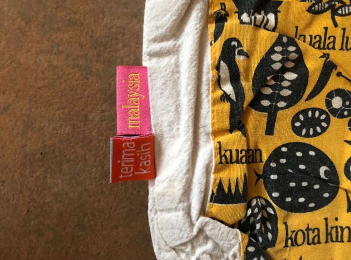 Sac cabas  fantaisie  en tissu  Terima Kasih Malaysia en  parfait  état - photo numéro 2