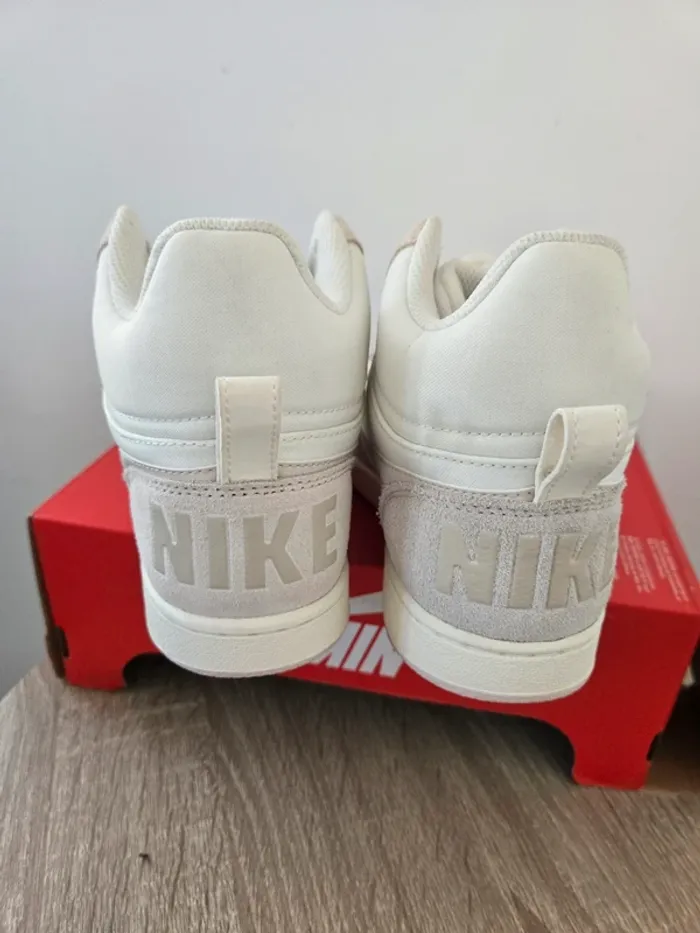 Nike borought mid taille 37,5 neuves beige creme - photo numéro 5