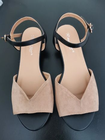 Très belle Sandales en pointure 37 - Boutique Parisienne