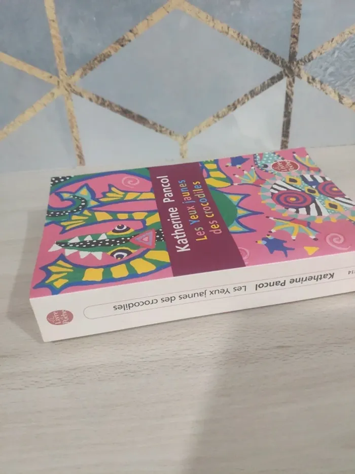 Livre poche les yeux jaunes des crocodiles Pancol - photo numéro 5