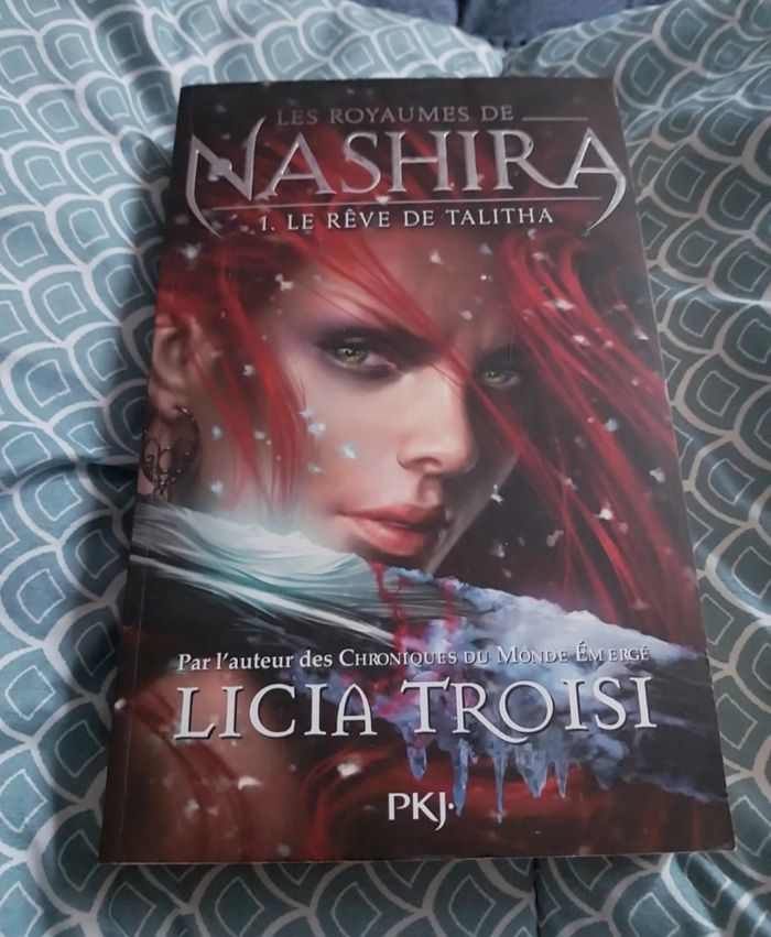 Roman Les Royaumes de Nashira tome 1 Licia Troisi