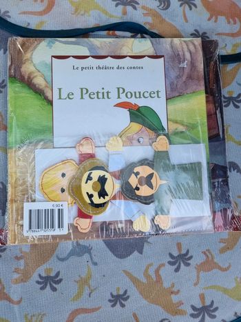 Livre le petit poucet avec marionnettes