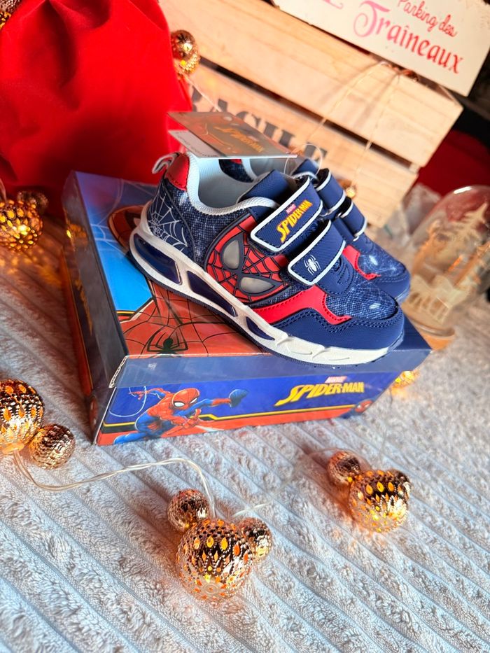 Basket Spiderman lumineux intense - photo numéro 7