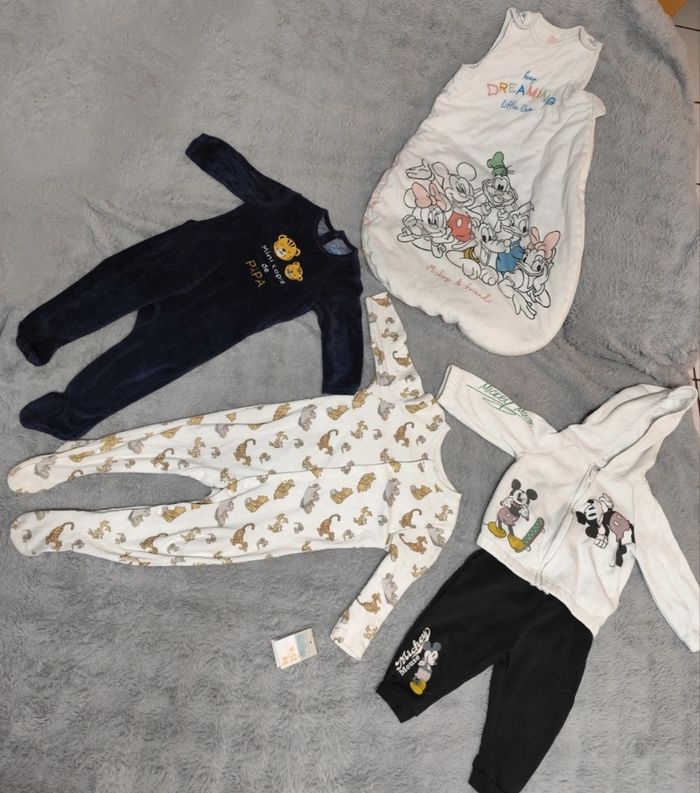 Lot 5 vêtements 12 mois